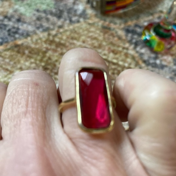 Red rectangular ring. - Picture 5 of 6